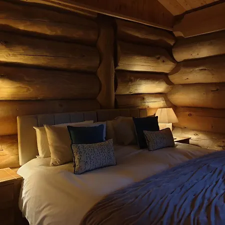 빌라 Guardswood The Woodsman Cabin 울버스톤