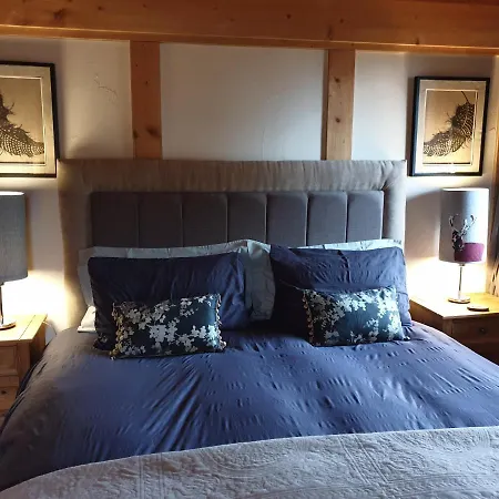 빌라 Guardswood The Woodsman Cabin 울버스톤