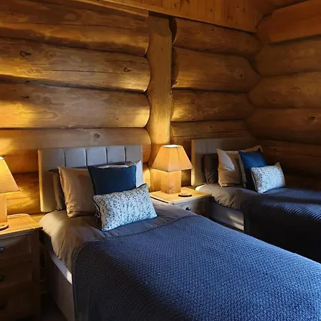 Guardswood The Woodsman Cabin *