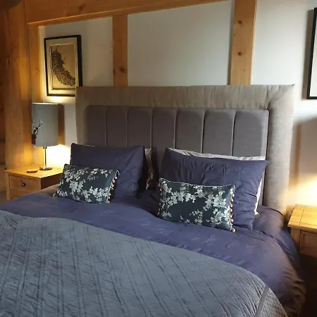 Guardswood The Woodsman Cabin 울버스톤