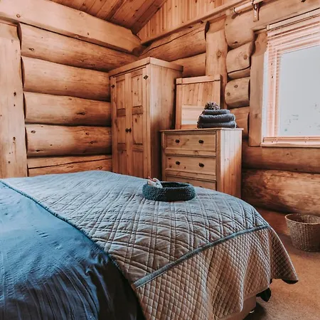 Guardswood The Woodsman Cabin Villa *