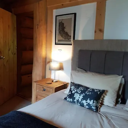 Guardswood The Woodsman Cabin Villa *